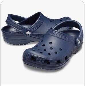 W10 Crocs